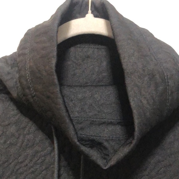 JUICY Couture Women’s Jacquard Quilted Crop Pullover M NWT - Picture 3 of 7